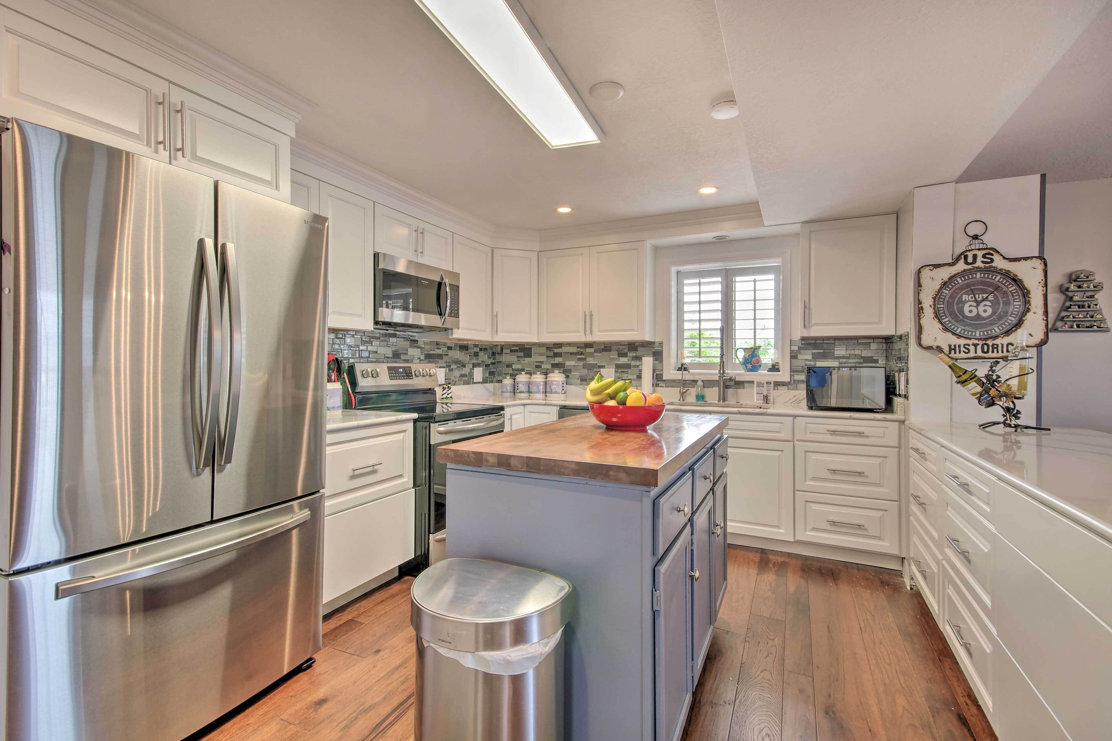 Kühlschrank, Mikrowelle, Herdplatte, Geschirrspüler