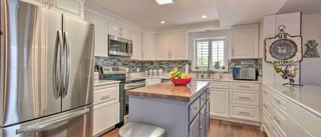 Frigorifero, microonde, piano cottura, lavastoviglie