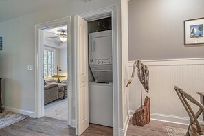 Interior - Golf Haven: Luxe 4-Bed Retreat Near Myrtle Beach (Murrells Inlet)