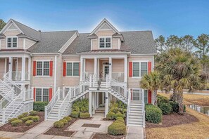 Exterior - Golf Haven: Luxe 4-Bed Retreat Near Myrtle Beach (Murrells Inlet)