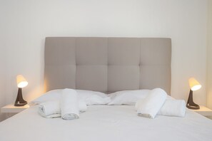 1 habitación, tabla de planchar con plancha, wifi y ropa de cama 