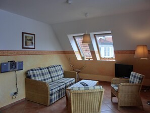 Fernseher, DVD-Player, Stereoanlage