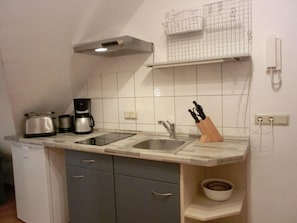 Fridge, stovetop, coffee/tea maker, electric kettle