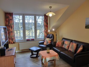 TV - Vacation apartment i21 - 2-room vacation apartment close to the beach on the top floor for 3 (Graal-Müritz)