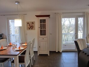 Dining - Apartment W18.2.N - 3-room apartment for 4 pers. on the 2nd floor, close to the beach (Graal-Müritz)