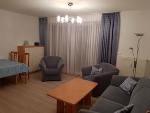 Fernseher, Stereoanlage