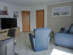 TV, stereo - Apartment O8 - 2-room apartment for 3 pers. on the 2nd floor with WLAN (Graal-Müritz)