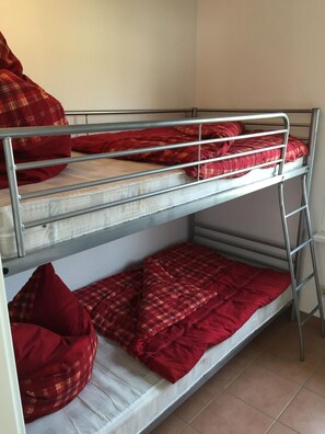 2 bedrooms
