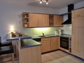 Kühlschrank, Ofen, Herdplatte, Geschirrspüler