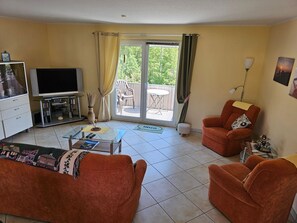 TV, stereo - Vacation apartment KWE 7 OG - large 3-room vacation apartment over 2 floors with 2 bedrooms (Gelbensande)