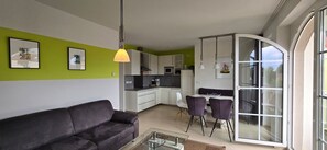 Unclassified image, 3 of 8, button