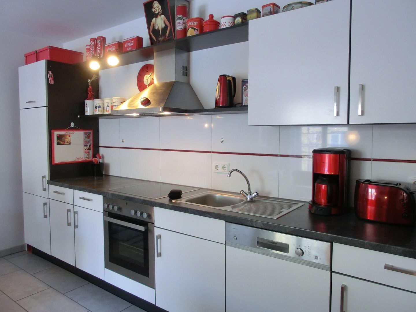 Frigorifero, microonde, forno, piano cottura