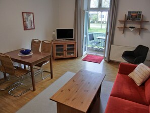 TV, stereo - Vacation apartment LVC12 - 2-room apartment for 4 pers. with WLAN (Graal-Müritz)