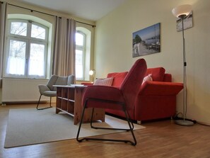 TV, stereo - Vacation apartment LVC11 - 2-room apartment for 4 pers. with WLAN, pets allowed (Graal-Müritz)