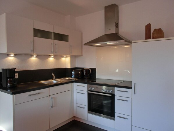 Kühlschrank, Ofen, Herdplatte, Geschirrspüler