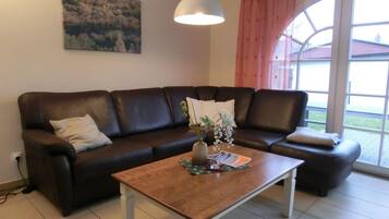 Fernseher, Kamin, Stereoanlage