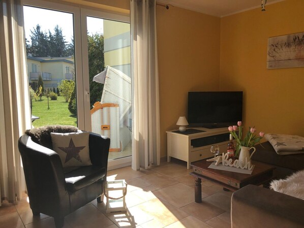 Fernseher, DVD-Player, Stereoanlage