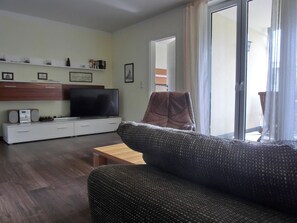 Fernseher, Stereoanlage