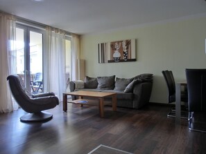 Unclassified image, 2 of 12, button