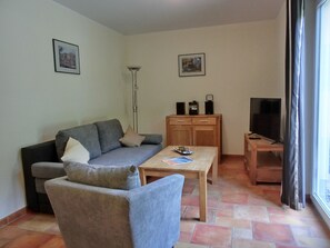 TV, stereo - Vacation apartment KWE 22EG - 2-room apartment for 4 persons with small garden (approx. 90 m ²) (Gelbensande)