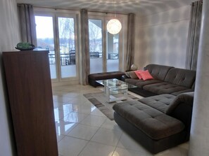 Fernseher, Stereoanlage