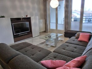 Fernseher, Stereoanlage
