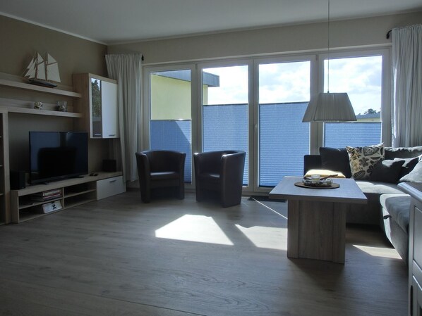 Fernseher, Stereoanlage