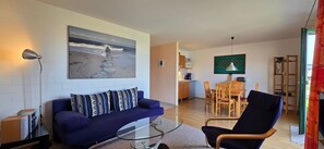 Unclassified image, 4 of 17, button