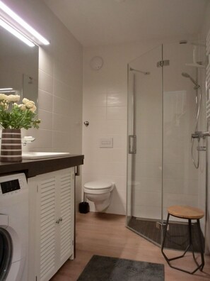 Shower - Vacation apartment KWE 9 OG - "Glücksgriff" - 5 star classified 3-rooms (Gelbensande)
