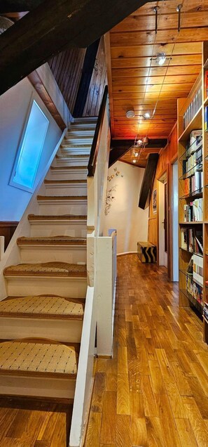 Unclassified image, 3 of 32, button