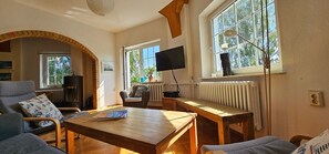 Unclassified image, 5 of 32, button