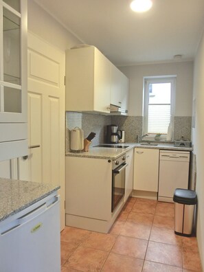 Réfrigérateur, micro-ondes, plaque de cuisson, lave-vaisselle