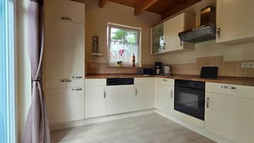 Kühlschrank, Ofen, Herdplatte, Geschirrspüler