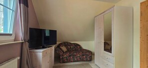 Fernseher, DVD-Player, Stereoanlage