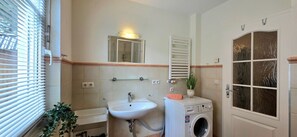 Shower - Apartment F1 - 3-room apartment on the first floor, suitable for 6 people. (Graal-Müritz)