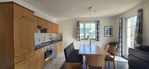 Geladeira, fogão, cooktop, lava-louças