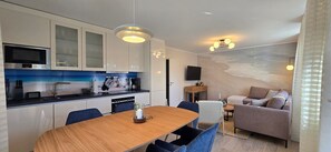 Unclassified image, 3 of 23, button