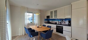 Unclassified image, 4 of 23, button