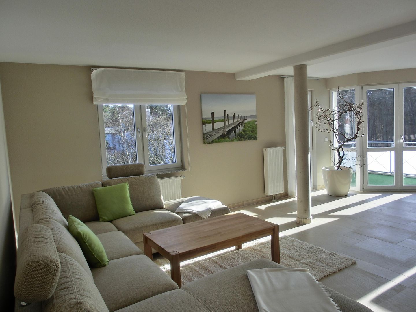 Télévision, lecteur de DVD, chaîne hi-fi