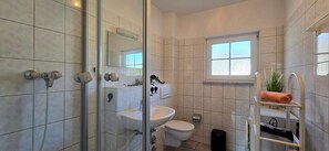 Shower - Vacation apartment U3 "Godewind" - modern 3-room vacation apartment close to the beach for up to (Graal-Müritz)