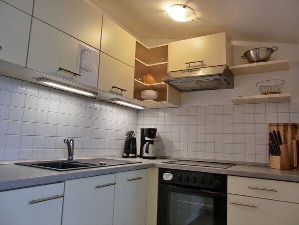 Kühlschrank, Ofen, Herdplatte, Geschirrspüler