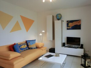 Televisión, reproductor de DVD, estéreo