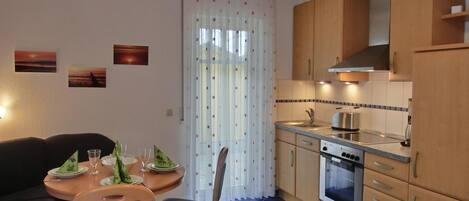 Geladeira, fogão, cooktop, lava-louças