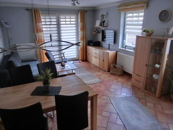 TV, stereo - Apartment K36 - Central 2-room apartment for 4 persons, terrace with beach chair (Graal-Müritz)