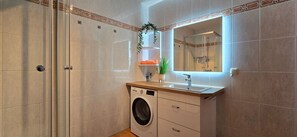 Shower - Vacation apartment H 20 - 3-room apartment on the 2nd floor, WLAN (Graal-Müritz)