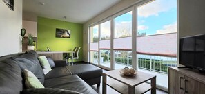 Télévision, lecteur de DVD, chaîne hi-fi