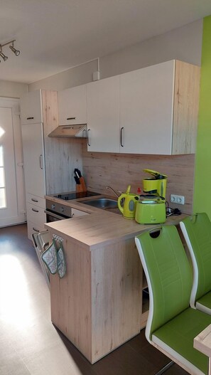 Kühlschrank, Ofen, Herdplatte, Geschirrspüler