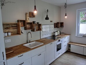Kühlschrank, Ofen, Herdplatte, Geschirrspüler