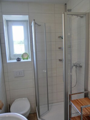 Shower - Vacation apartment KWE 1 OG "MeerZeit" - 3-room apartment with 2 bedrooms for 5 people and WLAN (Gelbensande)