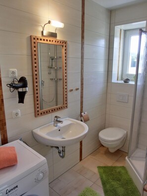 Shower - Vacation apartment KWE 1 OG "MeerZeit" - 3-room apartment with 2 bedrooms for 5 people and WLAN (Gelbensande)